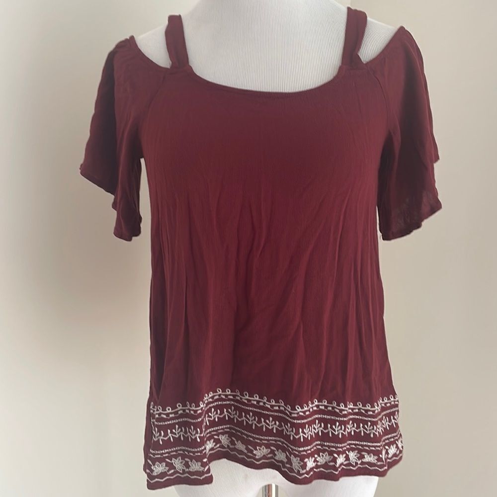 On or off the shoulder Maroon top with key hole opening size S